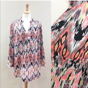 🛍 2 for $15 🛍 1X Retro Fun Print Tunic Blouse